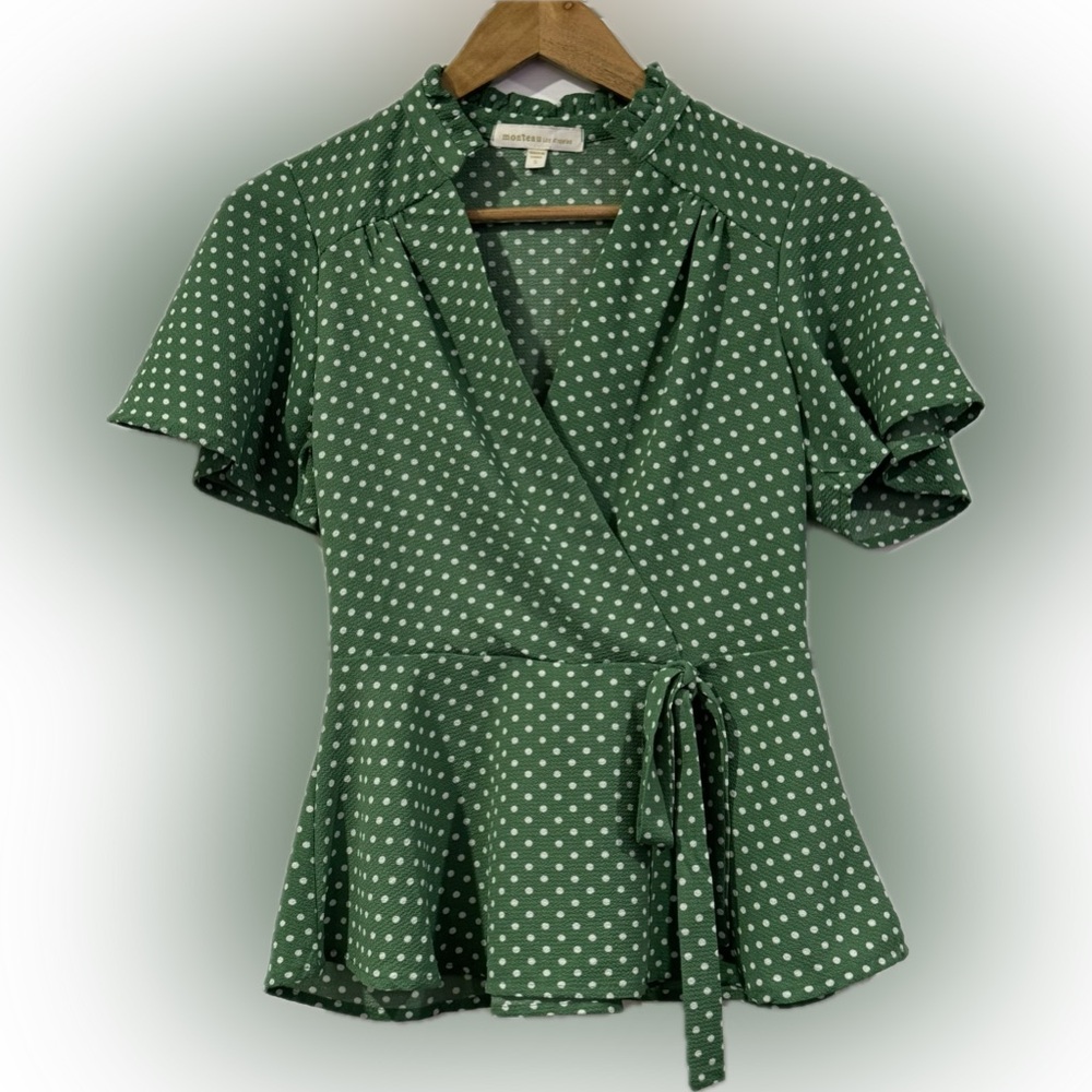 Monteau Los Angeles Green Sleeveless V-Neck Self Tie Wrap Front White Dotted Top